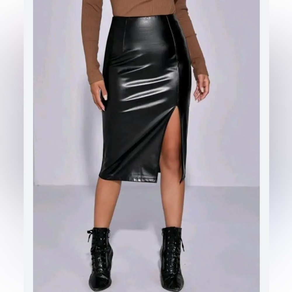 Faux Leather PU Split Hem Exposed Zipper Fitted Pencil Skirt in Black, Medium/6